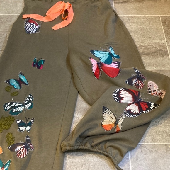 “Butterfly 🦋 Garden “ overall - Picture 12 of 16